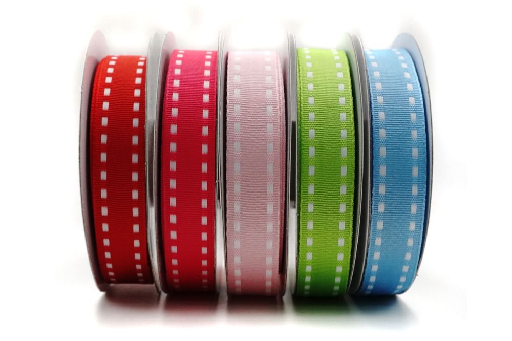 Kudottu reunustettu nauha